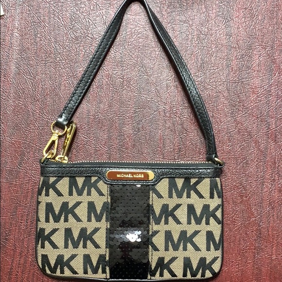 Michael Kors wristlet - Picture 4 of 6